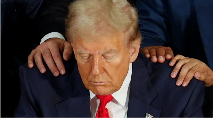 21OMG Trump’s Quiet Moment in Washington: A Pause That Spoke Volumes