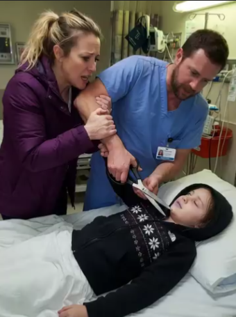 Everyone Thought The Little Girl Was Just Acting Out For Wearing A Winter Hoodie In Deadly Heat — Until The ER Doctor Cut It Open And Froze