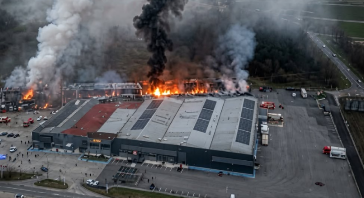 (-) BREAKING NEWS : A major fire broke out in