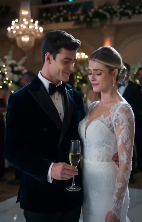 237 A maid shattered a groom’s champagne glass seconds before a wedding toast...